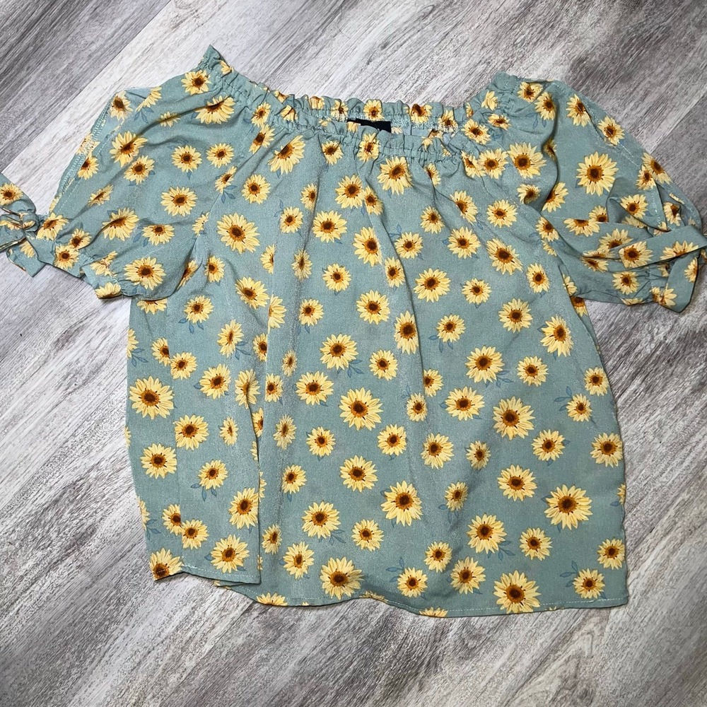 Girls size‎ 16, sunflower blouse, open sides sleeve tie